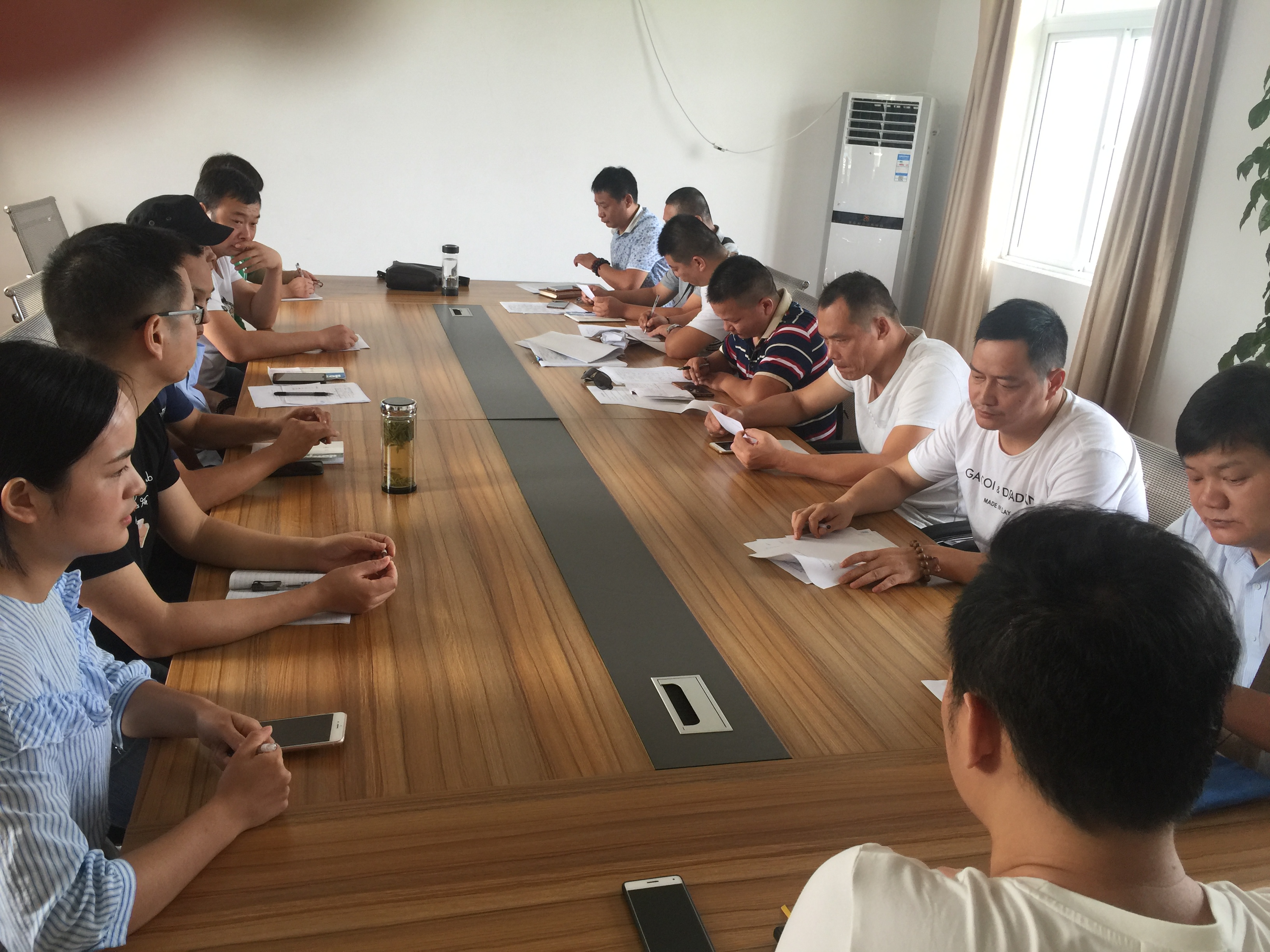 2018年8月1日,公司营运部组织司机展开安全培训工作,夏季行车注意